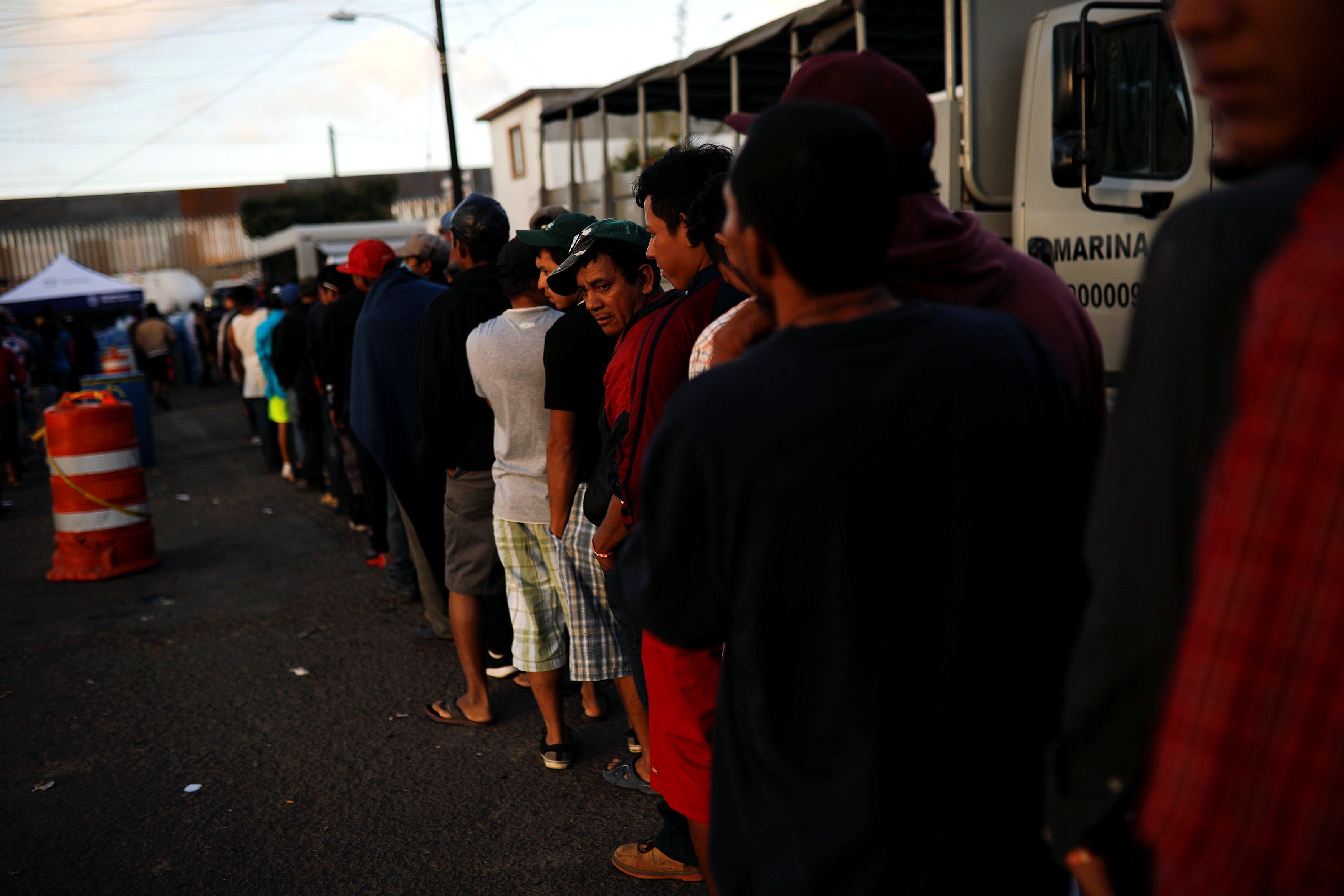 المئات من قافلة المهاجرين بالمكسيك (1)