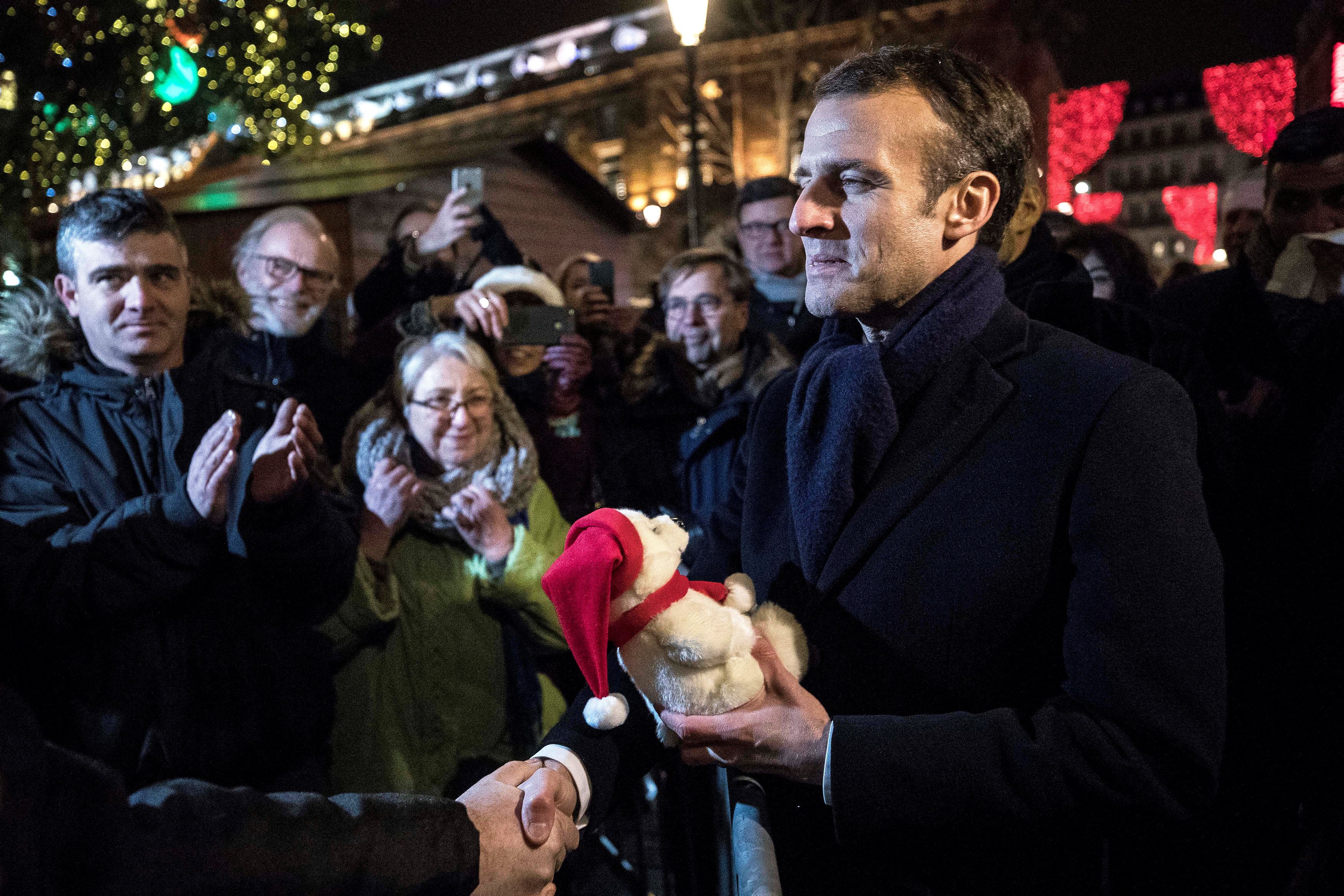2018-12-14T202922Z_2062155409_RC1F82F4C100_RTRMADP_3_FRANCE-SECURITY-MACRON-CHRISTMAS