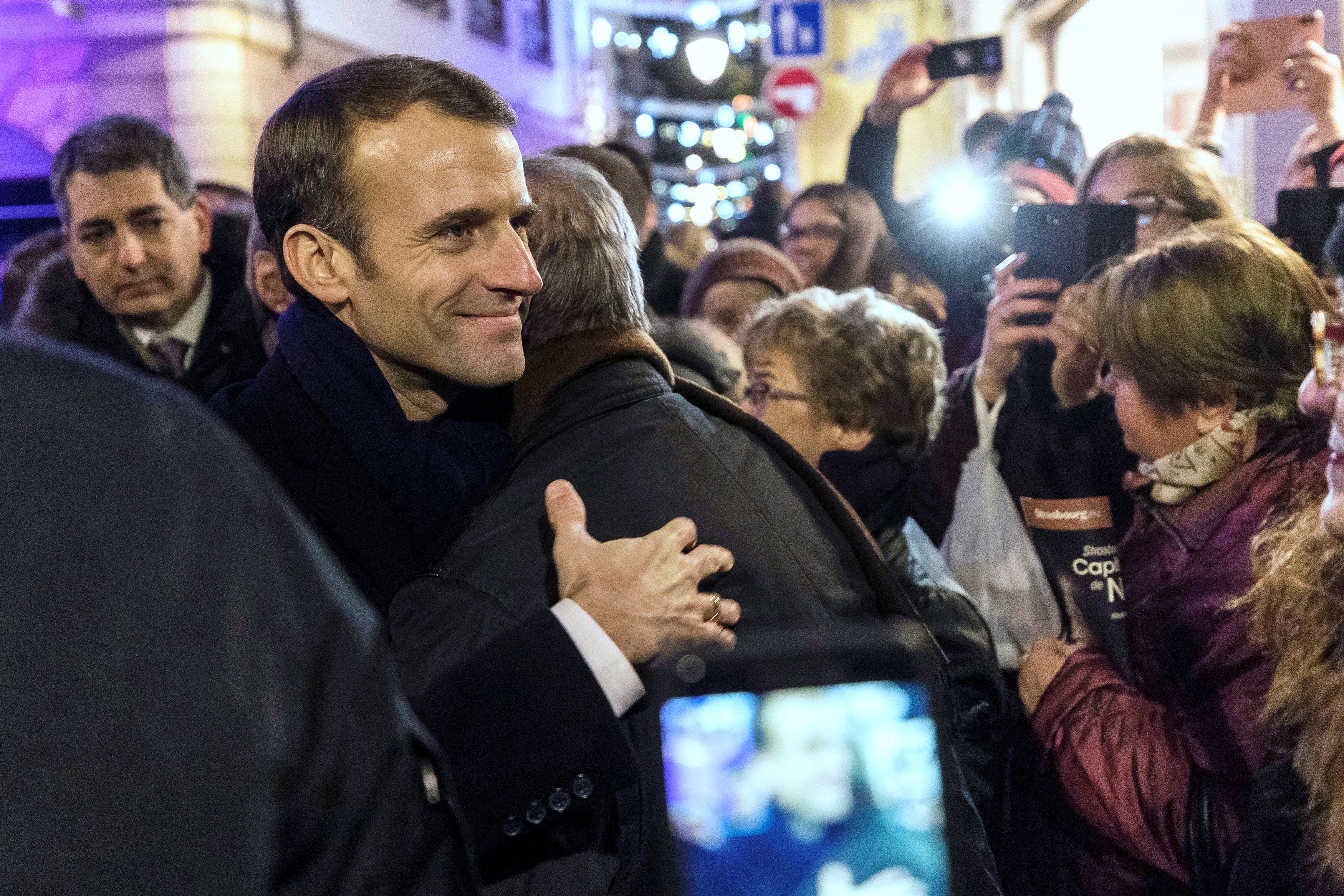 2018-12-14T202159Z_161702317_RC12D23741A0_RTRMADP_3_FRANCE-SECURITY-MACRON-CHRISTMAS