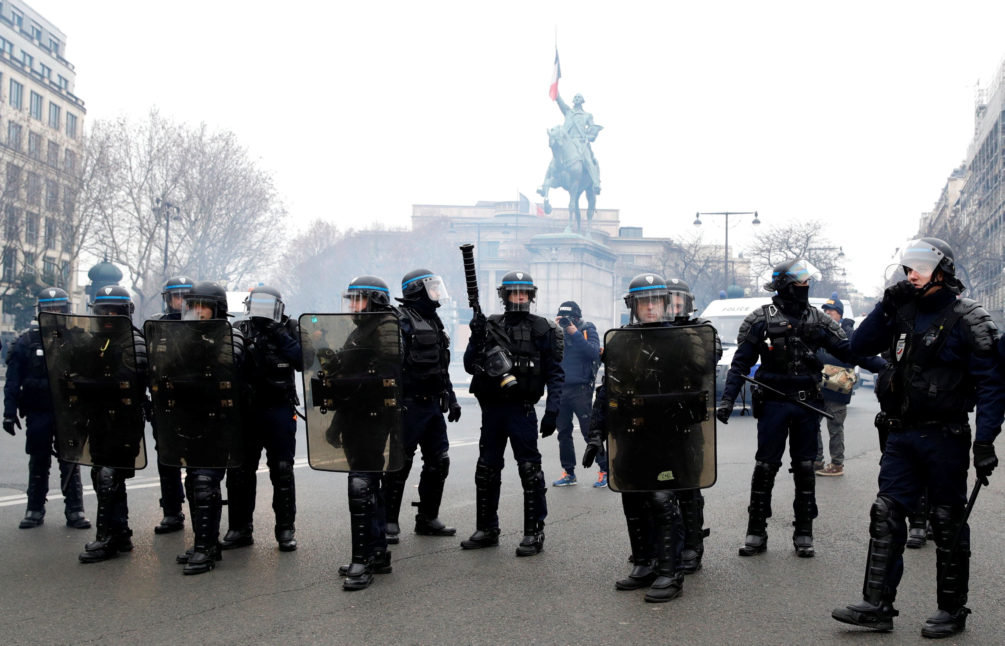 2018-12-15T104726Z_1457875417_RC1D60FE93E0_RTRMADP_3_FRANCE-PROTESTS