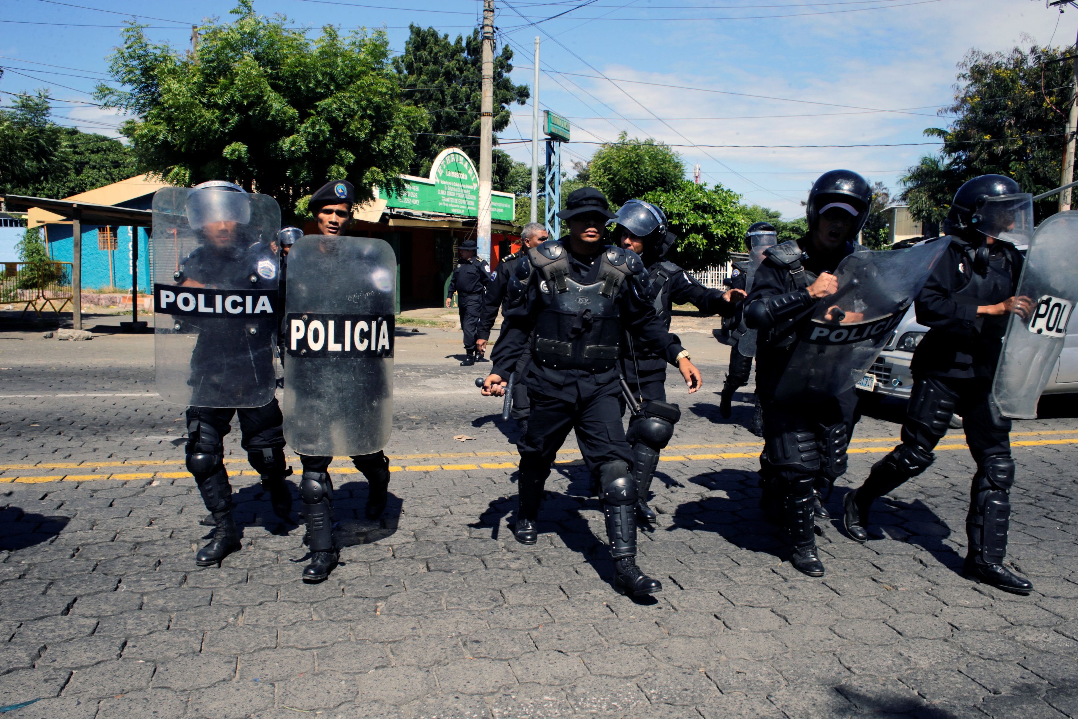 شرطة نيكاراجوا تداهم مكاتب صحيفة معارضة (3)