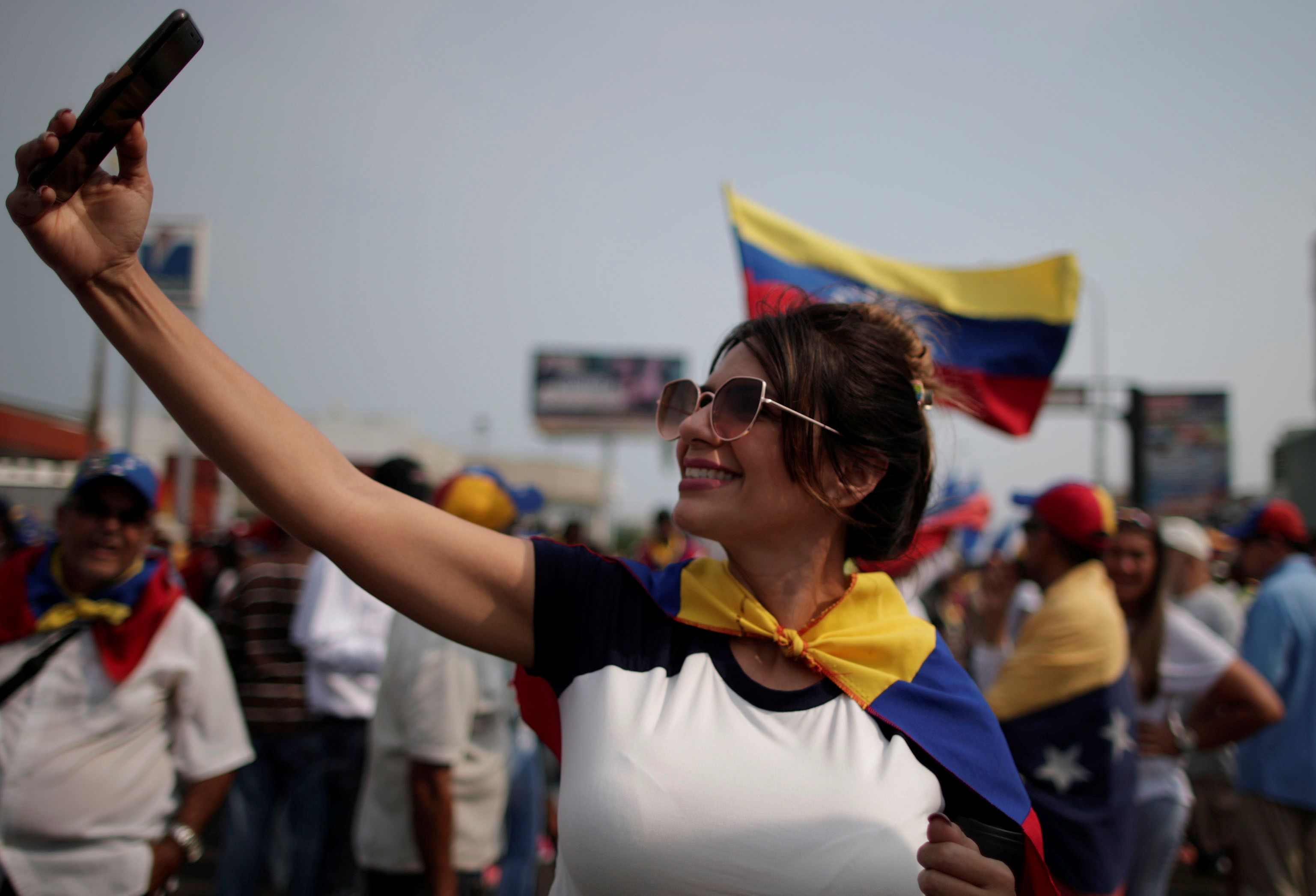 زعيم المعارضة الفنزويلية جوايدو يشارك في مظاهرة خلال زيارته لماراكايبو 13