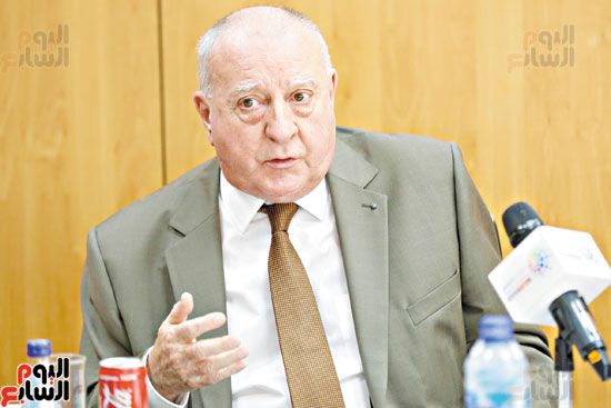 المؤرخ والمفكر الفرنسى شارل سان برو فى ندوة «اليوم السابع (12) المؤرخ والمفكر الفرنسى شارل سان برو فى ندوة «اليوم السابع (12)