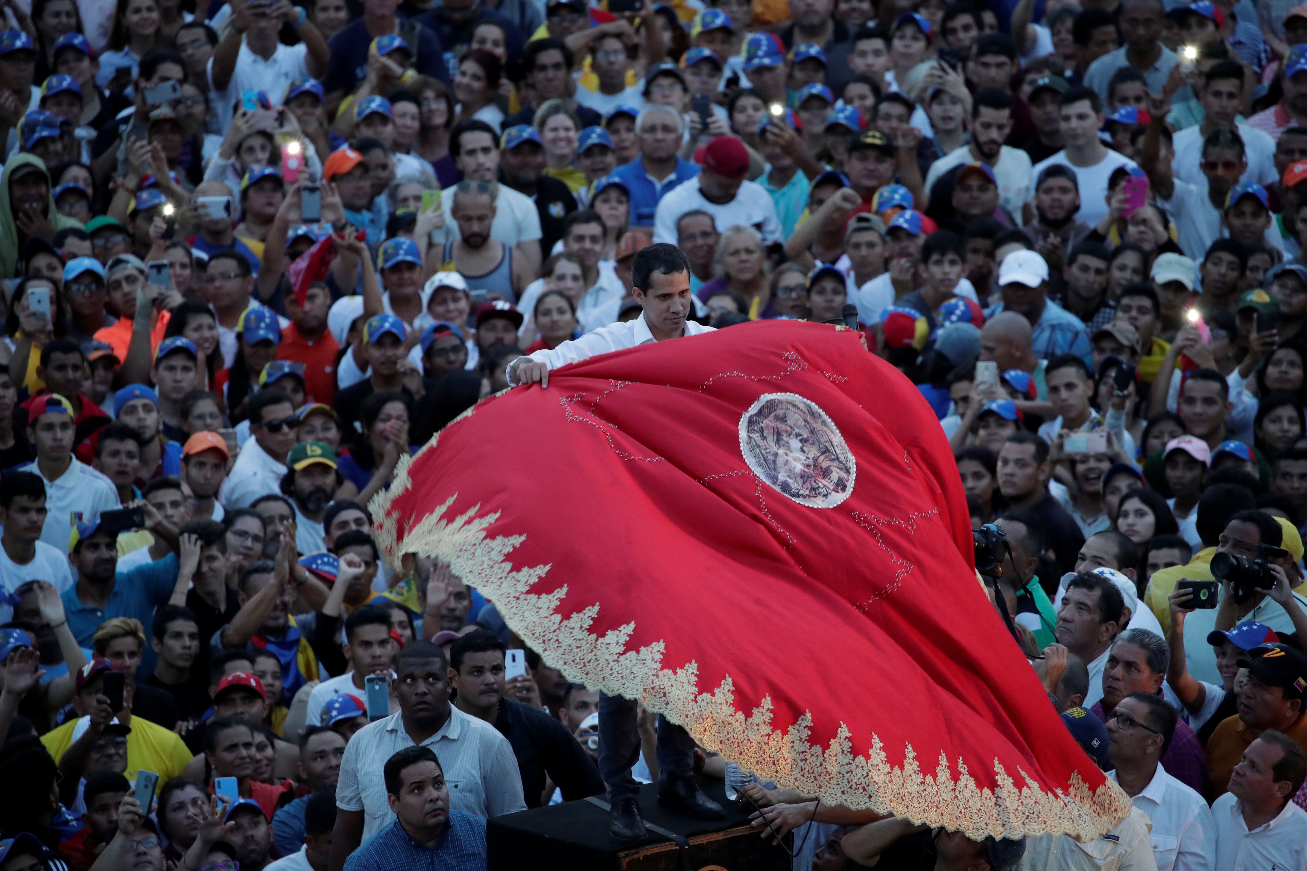 زعيم المعارضة الفنزويلية جوايدو يشارك في مظاهرة خلال زيارته لماراكايبو 14