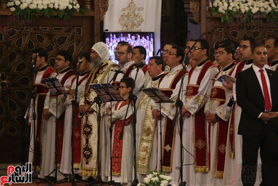 بدء قداس عيد القيامة (13) بدء قداس عيد القيامة (13)