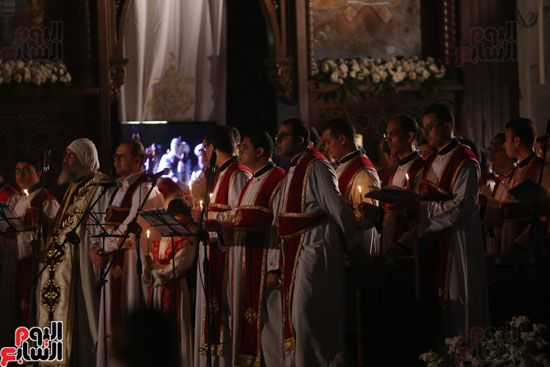 بدء قداس عيد القيامة (8) بدء قداس عيد القيامة (8)