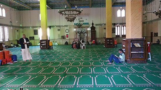 صلاة-التراويح-في-المسجد-الكبير-أو-جامع-الملك-بمطروح-(4)