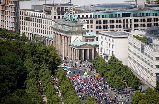 آلاف المواطنين يتظاهرون فى النمسا من أجل أوروبا عظيمة