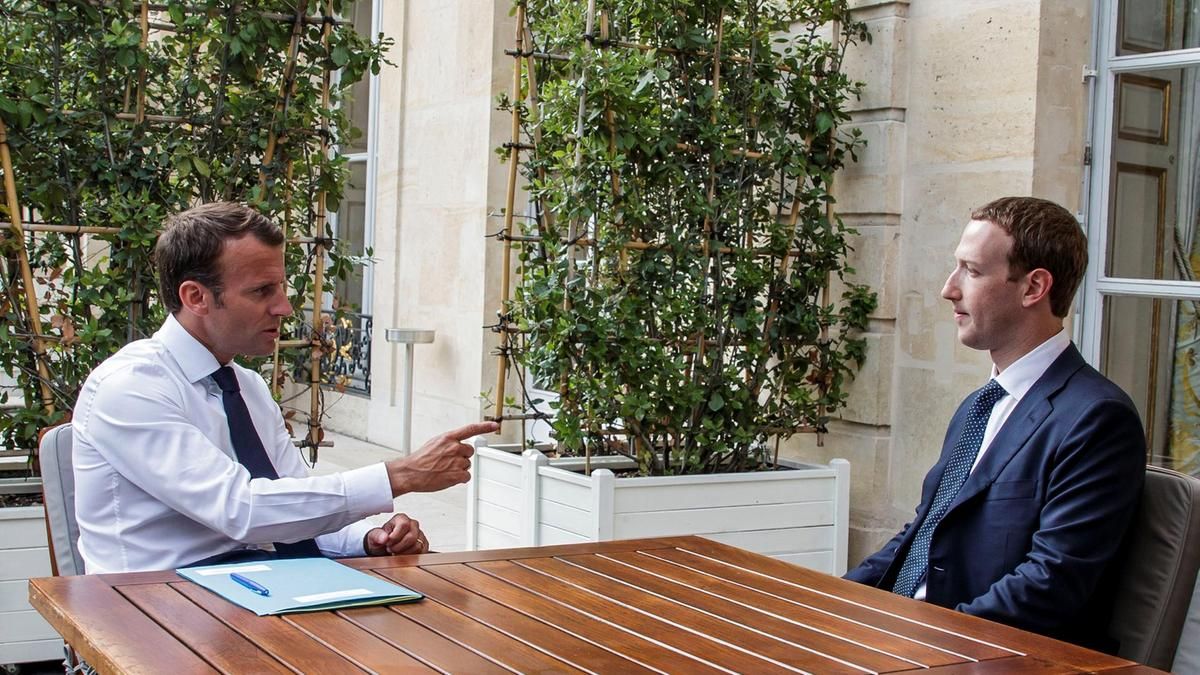 رئيس فرنسا إيمانويل ماكرون والرئيس التنفيذى لشركة فيس بوك مارك زوكربيرج