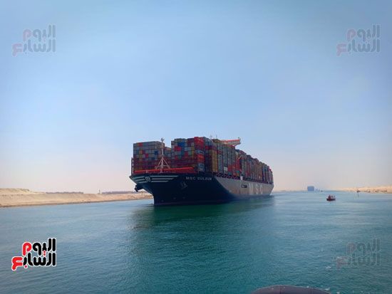 عبور أكبر سفينة حاويات بالعالم قناة السويس الجديدة (4)