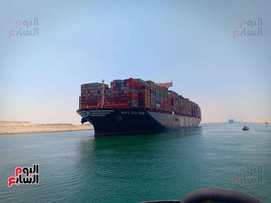 عبور أكبر سفينة حاويات بالعالم قناة السويس الجديدة (14)