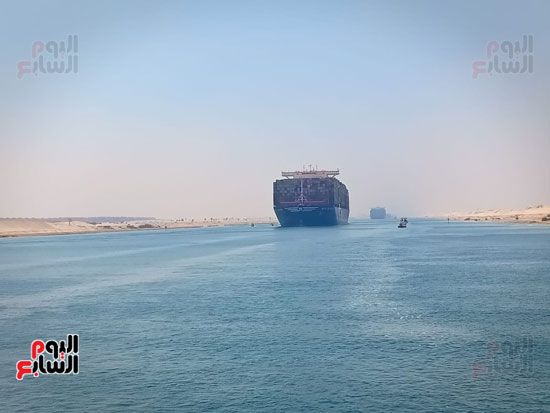 عبور أكبر سفينة حاويات بالعالم قناة السويس الجديدة (5)