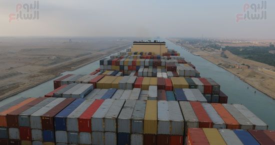 عبور أكبر سفينة حاويات بالعالم قناة السويس الجديدة (15)