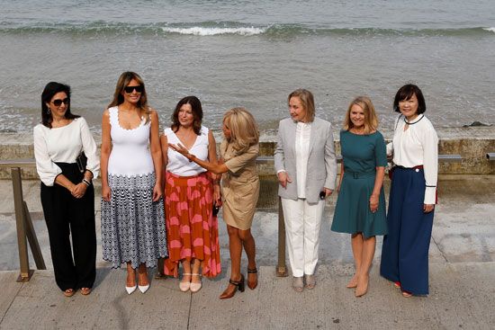 زوجات الرؤساء على شاطئ كوت دو باسك