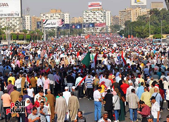 مسيرات حاشدة واحتفالات فى حب مصر أمام المنصة (8)