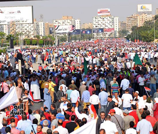 مسيرات حاشدة واحتفالات فى حب مصر أمام المنصة (9)