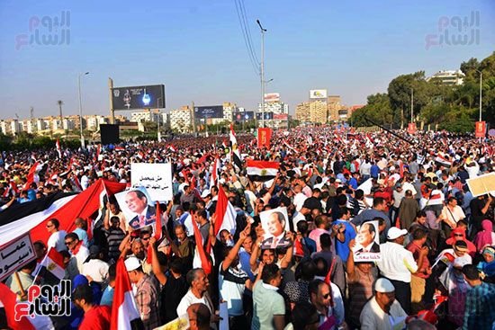 مسيرات حاشدة واحتفالات فى حب مصر أمام المنصة (40)