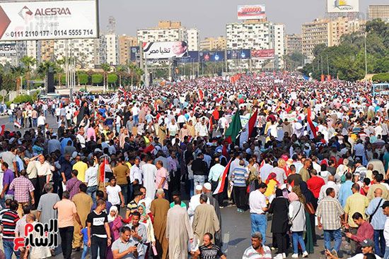 مسيرات حاشدة واحتفالات فى حب مصر أمام المنصة (6)