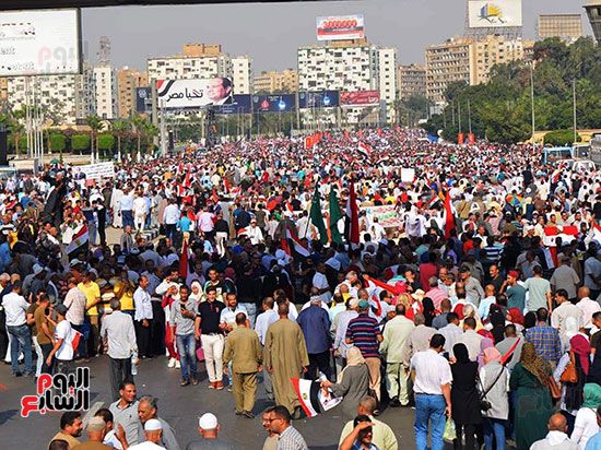 مسيرات حاشدة واحتفالات فى حب مصر أمام المنصة (4)