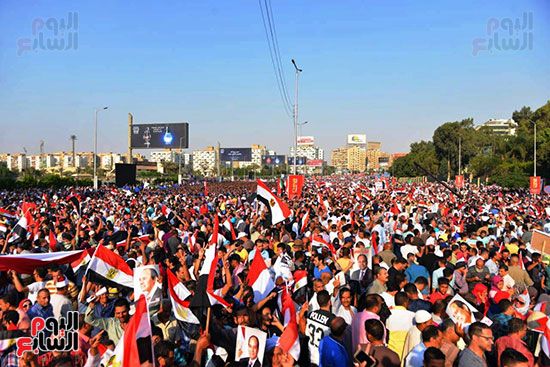مسيرات حاشدة واحتفالات فى حب مصر أمام المنصة (24)