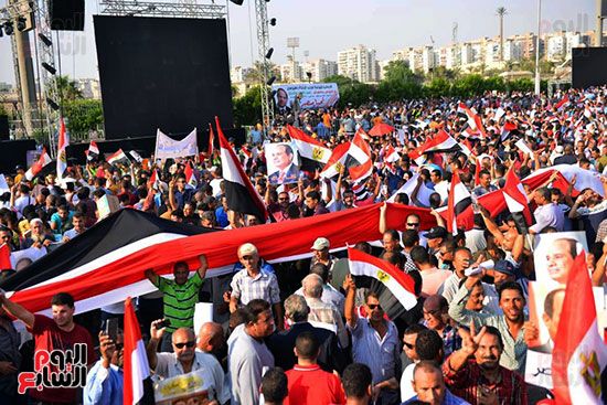 مسيرات حاشدة واحتفالات فى حب مصر أمام المنصة (27)
