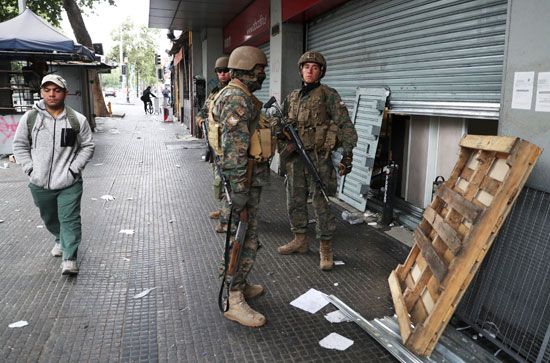 انتشار قوات الجيش فى عاصمة تشيلى