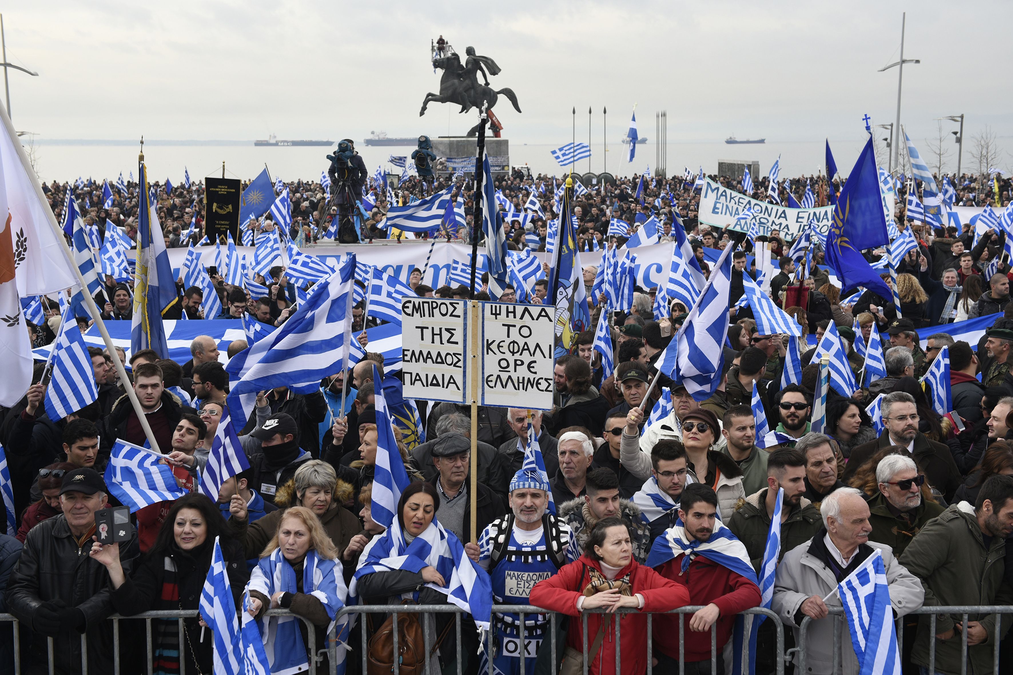 3047713-احتجاجات-اليونان