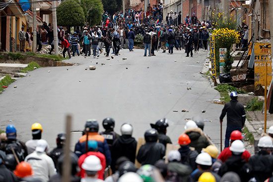 انصار الرئيس البوليفى يشتبكون مع انصار المعارضة