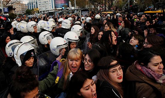 مظاهرة فى إسطنبول لمعارضه العنف ضد النساء