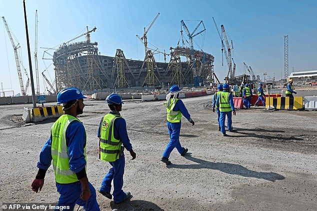 العمال فى قطر