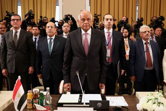 رئيس البرلمان المصري علي عبد العال يحضر جلسة طارئة لأعضاء البرلمان العربي