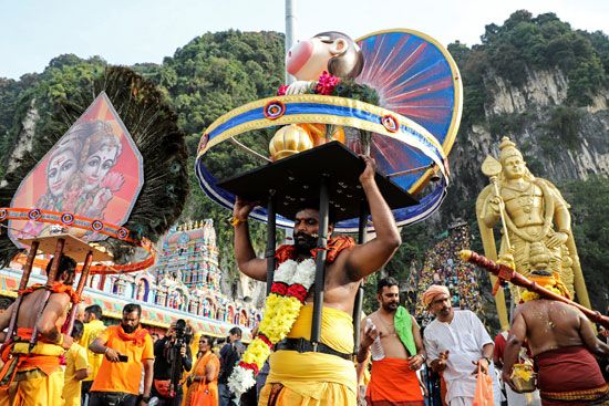 2020-02-08T042002Z_1469354530_RC24WE9EEREE_RTRMADP_3_RELIGION-THAIPUSAM-MALAYSIA