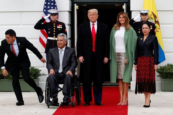 رئيس الاكوادور وزوجته يصلان البيت الأبيض لمقابلة الرئيس ترامب