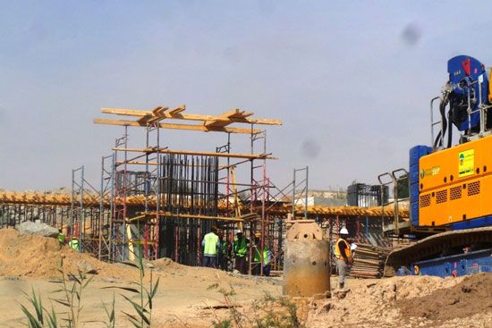 جولة داخل مشروعات محاور النيل الجديدة بأسوان (11)