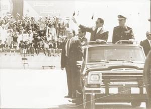 الرئيس المصري حسني مبارك محييا القوات المصرية التي شاركت في حرب تحرير الكويت_