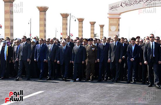 السيسى يتقدم الجنازة العسكرية لتشييع جثمان مبارك