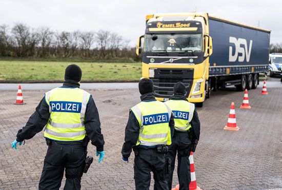 الشرطة الألمانية تغلق الحدود مع الدنمارك