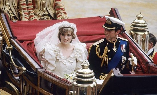 الأميرة ديانا ترتدي تاج عائلة سبنسر في زفافها