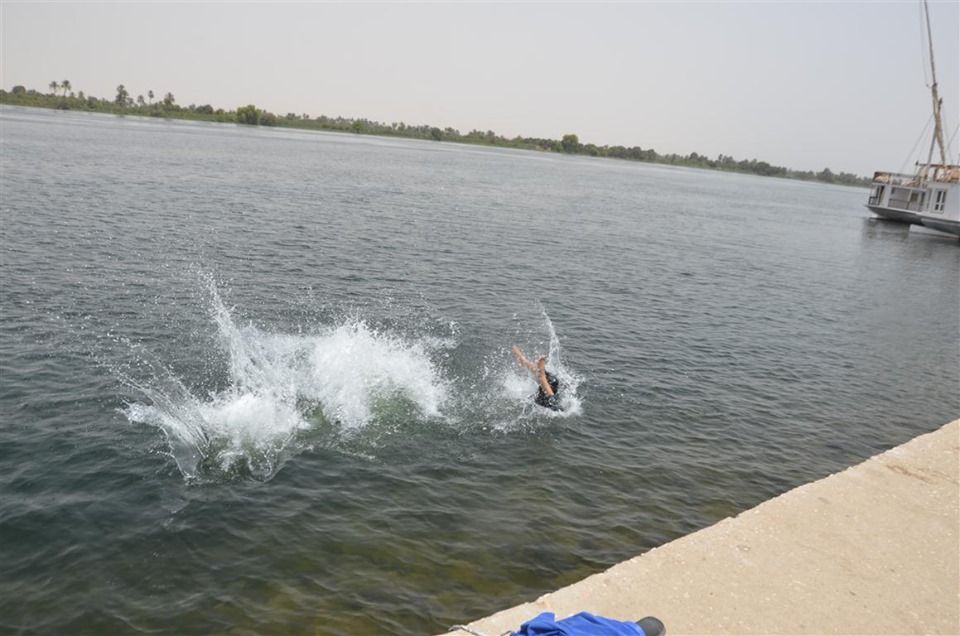 جانب من السباحة بنهر النيل بالأقصر