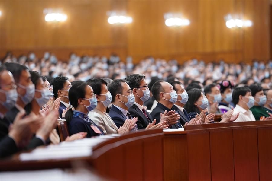نواب البرلمان الصيني خلال الجلسة