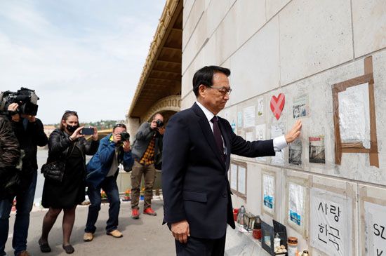 سفير كوريا الجنوبية  ينعى الضحايا في الذكرى السنوية الأولى