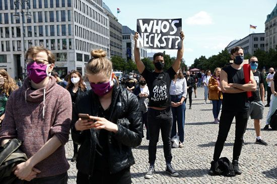 وقفة فى العاصمة الألمانية برلين ضد العنصرية