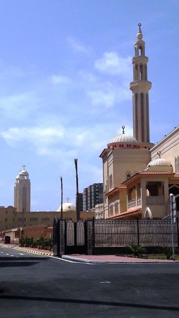 مسجد-وكنيسة-(2)