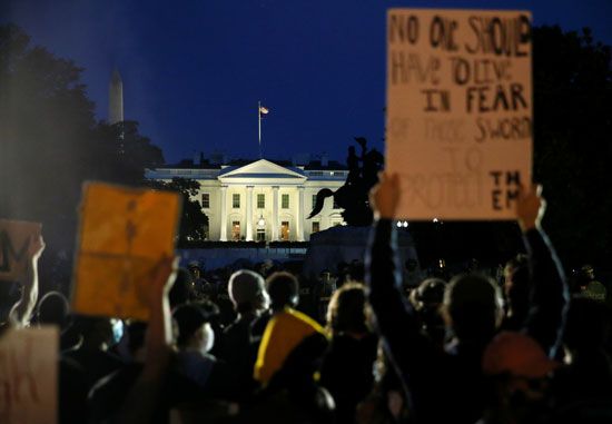 مظاهرات ليلية بمحيط البيت الأبيض