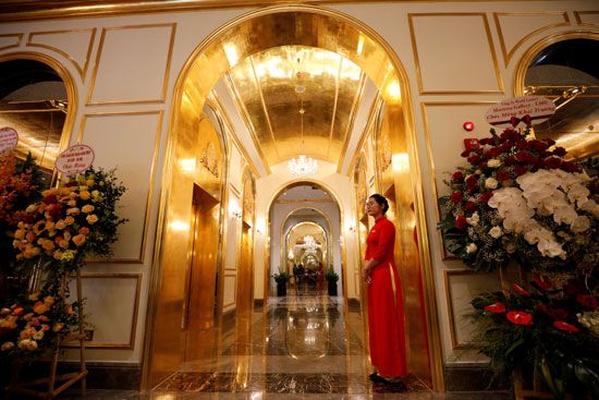 افتتاح فندق فخم فى فيتنام مطلى بالذهب عيار 24