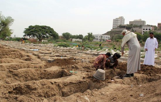 توسيع المقابر الجماعية فى اليمن