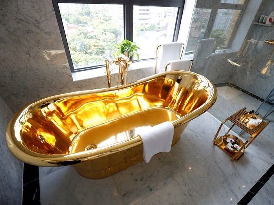 حوض استحمام ذهبي ملكي