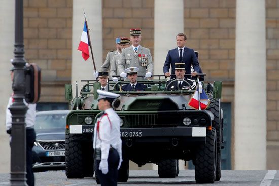 الرئيس الفرنسى يصل إلى مقر اقامة العروض