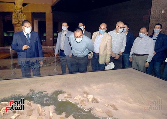 رئيس الوزراء يتجول بمتحف النوبة ويطمئن على الالتزام بالإجراءات الاحترازية‎ تصوير سليمان العطيفى (3)