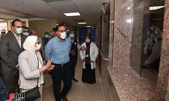 بدء زيارة أسوان ورئيس الوزراء يتفقد إحدى نقاط مشروع التأمين الصحي الشامل‎ تصوير سليمان العطيفى‎ (7)